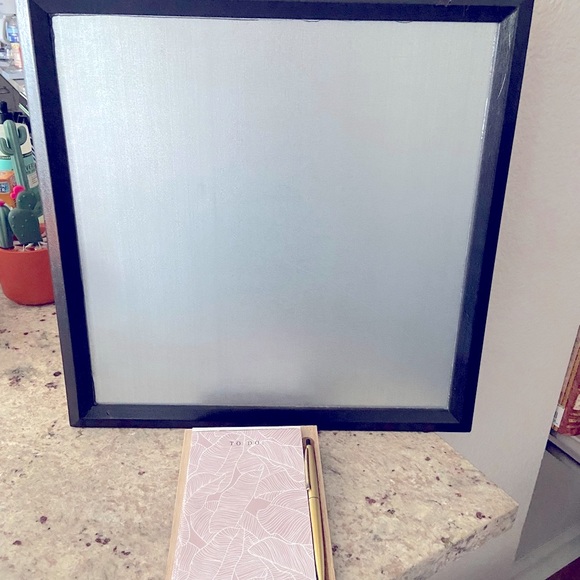 🔴 16x16” Magnetic Command Center Metal Bulletin Board Message Memo Collage Frame - Picture 3 of 5